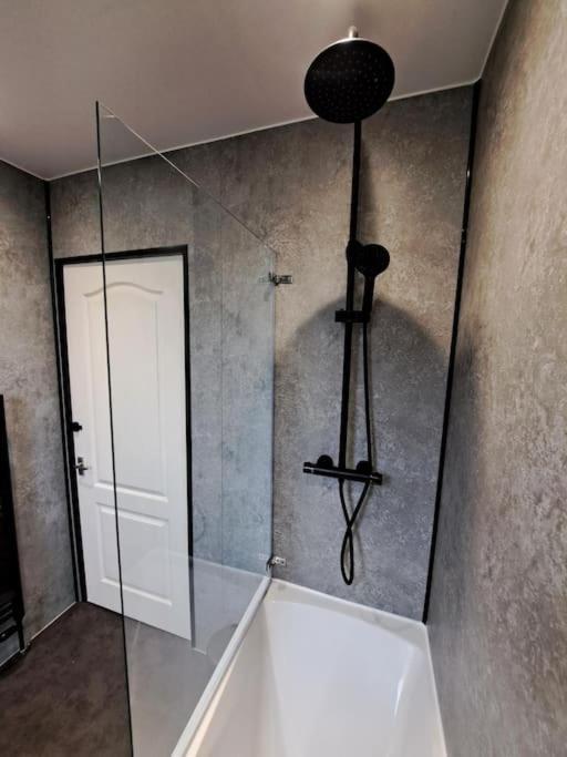 Glasgow Apartment Close To The Airport レンフルー エクステリア 写真